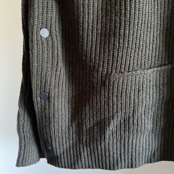 New Vince Green Cowl Neck Buttons Oversized Sweater size Small - Picture 3 of 11